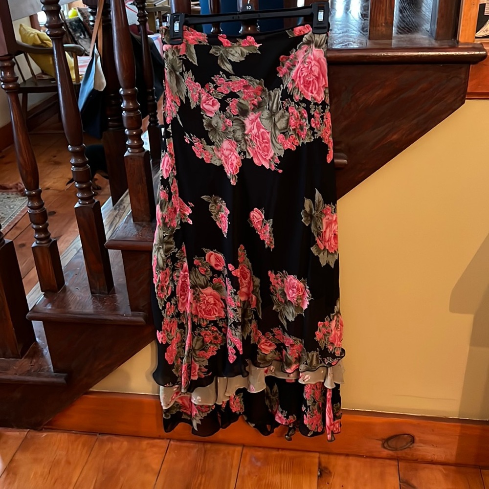 Tempting floral skirt!
